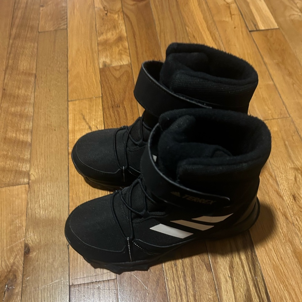 Adidas Snow boots